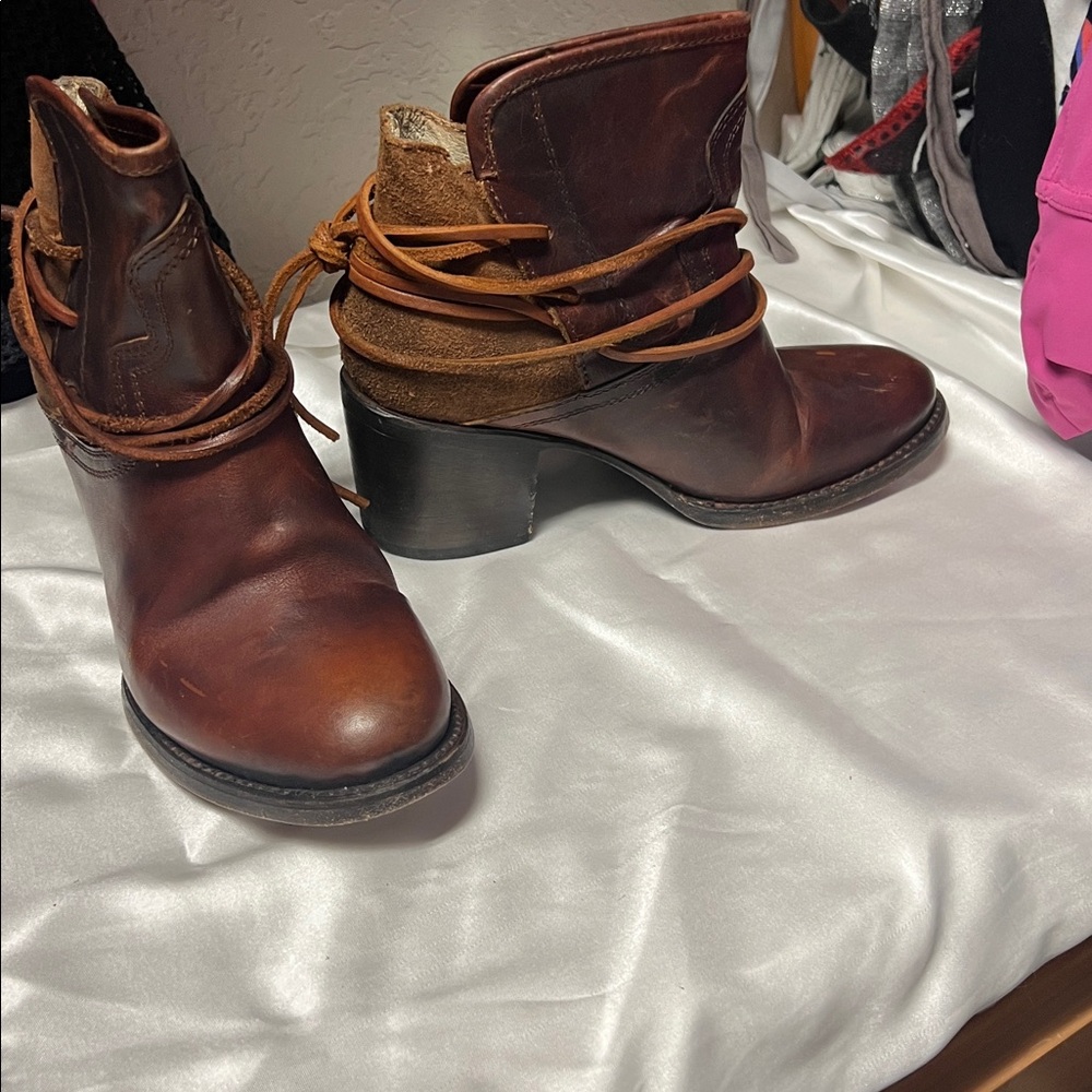 Freebird Casey, gently used, good condition. Size 8, fits like a 7.5. - Picture 5 of 7
